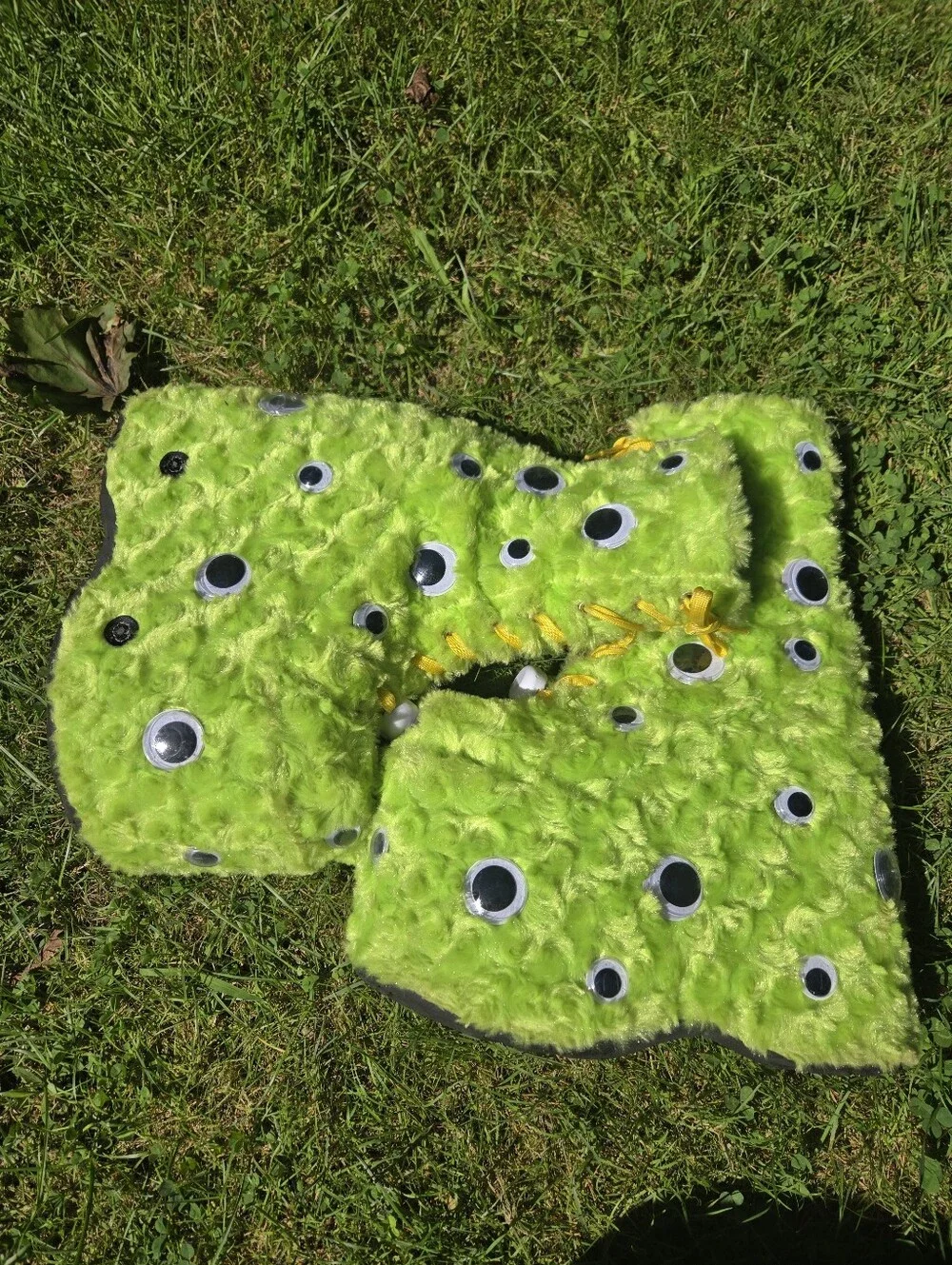 Demonia Dolls Kill Googly Eyed Furry Monster Alien Platform Boots Halloween